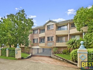 View profile: Spotless Modern Unit- Walk to Station!