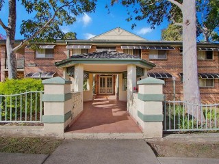 View profile: Outstanding Location - 5 Minutes Walk to Station