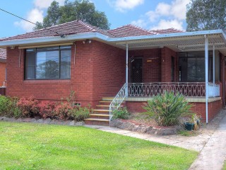 View profile: Large Four bedroom home with air conditioning! Walk to all amenities!