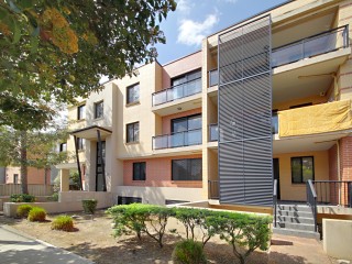 View profile: 3 Bedrooms, courtyard and air conditioning!