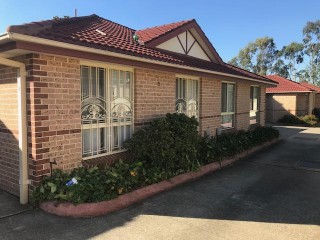View profile: Walk to Station & Girraween Public School!