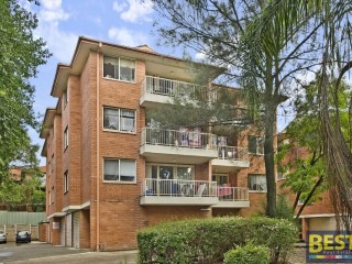 View profile: Close to Station & Woolworth's Shopping Centre