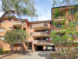 View profile: Easy Walk to Station & Woolworth's Shopping Centre!