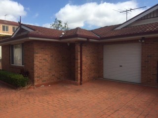 View profile:  Just a minute walk to Girraween Public School!!