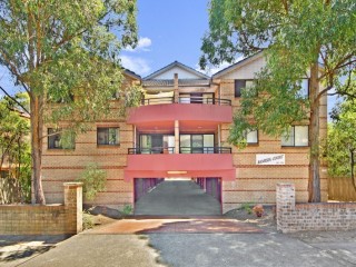 View profile: Outstanding location-Minutes to Station & Shops