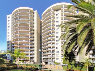 View profile: 11th Floor Views ! One week free Rent !!