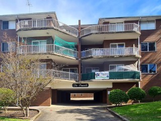View profile: Huge Modern Unit- Close to Westmead Public School & Station!