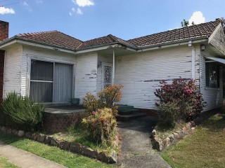 View profile: Great Location! Walk to Station & Shops 