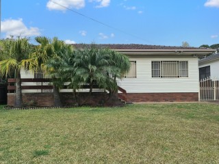 View profile: Charming 3 Bedroom Home Close To Station and Shopping