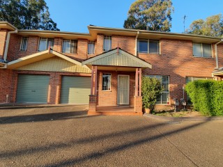 View profile: Great Townhouse! 3 Bedrooms Floating flooring! Garage and Parking Space.