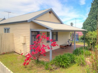View profile: Short Stroll to Station & Shops!