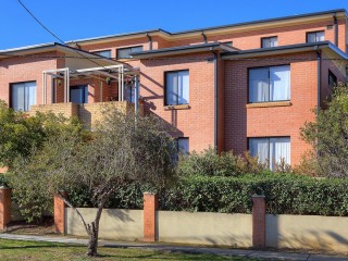 View profile: Amazing Location! Gas Cooking! Air Conditioning!